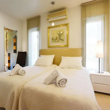 Villa Special Vilamoura 6 Bedrooms Lagoon Private Pool With Great Golf Course Views Algarve